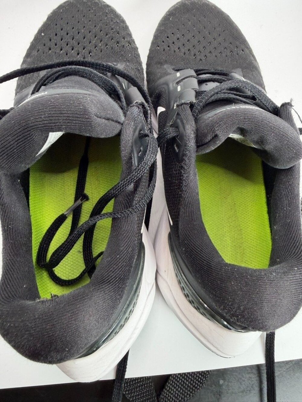 Nike Air Zoom Vomero 16 Shoes Women Size 9 Running Gym Black White DA7698-001 - Picture 9 of 12